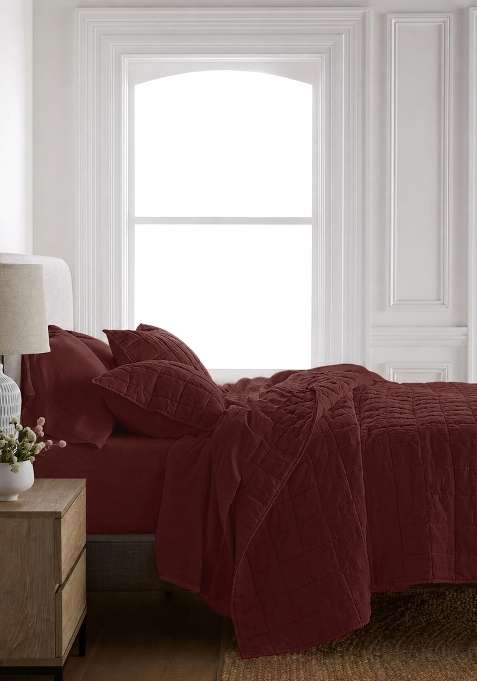 Berry European Linen Box Quilt Set