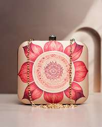 shopbycategory-box-clutches